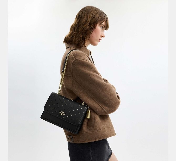 COACH Klare Crossbody Bag With Rivets GOLD / BLACK CBH93 &mdash; фото 3 из 9