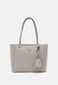 JENA - Handbag TAUPE GUESS — 2/5 Фото, Картинка BAG❤BAG Придбати оригінал Україна, Київ, Житомир, Львів, Одеса ❤bag-bag.com.ua