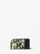 Cooper Graphic Logo Zip-Around Wallet Olive MICHAEL KORS — 3/3 Фото, Картинка BAG❤BAG Купить оригинал Украина, Киев, Житомир, Львов, Одесса ❤bag-bag.com.ua