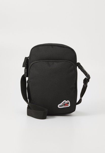Nike Crossbody-Air Max Unisex Cross Body Bag BLACK / WHITE HV6610-010 &mdash; фото 1 з 4