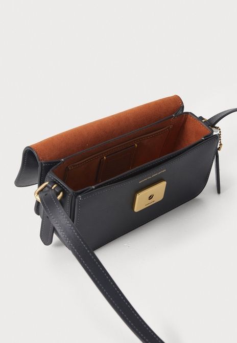 COACH Zoe Shoulder Bag Handbag Black BLACK CAM18-B4/BLACK &mdash; фото 3 из 7