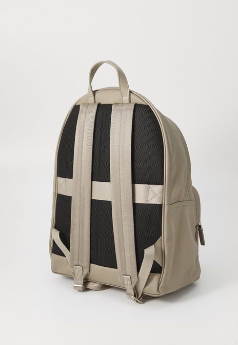 Calvin Klein Sleek Round Backpack Backpack Desert Taupe Desert Taupe LV04D3143G &mdash; фото 2 из 7