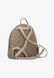 MANHATTAN CITY 34 CM - Backpack Latte logo GUESS — 2/5 Фото, Картинка BAG❤BAG Купить оригинал Украина, Киев, Житомир, Львов, Одесса ❤bag-bag.com.ua