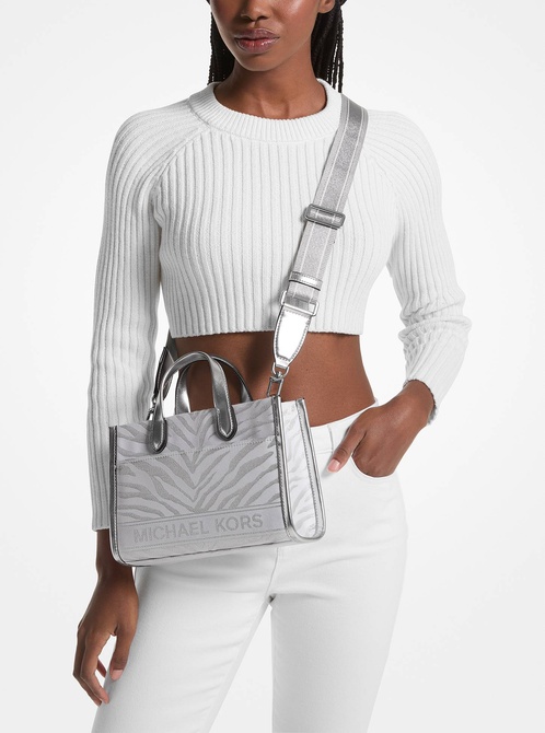 Gigi Small Metallic Zebra Jacquard Messenger Bag SILVER MULTI MICHAEL KORS — Фото, Картинка BAG❤BAG Придбати оригінал Україна, Київ, Житомир, Львів, Одеса ❤bag-bag.com.ua