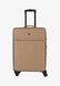 VEZZOLA 4 ROLLEN - Wheeled suitcase Beige brown GUESS — 1/5 Фото, Картинка BAG❤BAG Купить оригинал Украина, Киев, Житомир, Львов, Одесса ❤bag-bag.com.ua