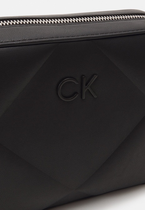 QUILT CAMERA Bag - Crossbody Bag BLACK Calvin Klein — Фото, Картинка BAG❤BAG Купить оригинал Украина, Киев, Житомир, Львов, Одесса ❤bag-bag.com.ua