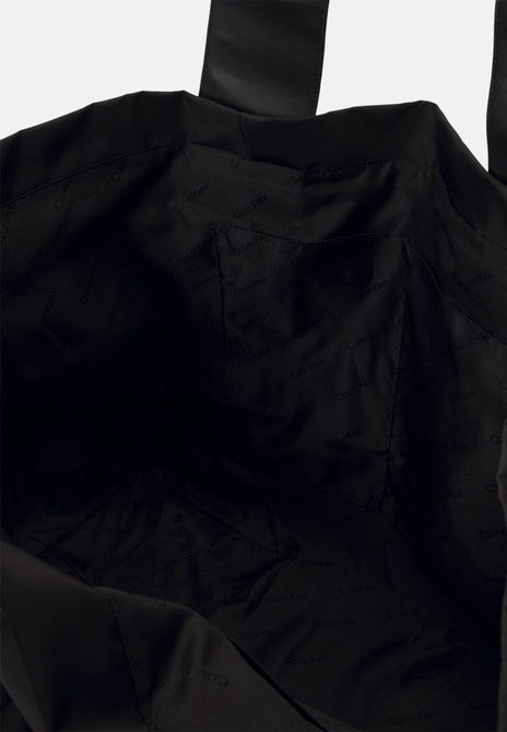 WIDE STRAP - Tote Bag BLACK Calvin Klein — Фото, Картинка BAG❤BAG Купить оригинал Украина, Киев, Житомир, Львов, Одесса ❤bag-bag.com.ua