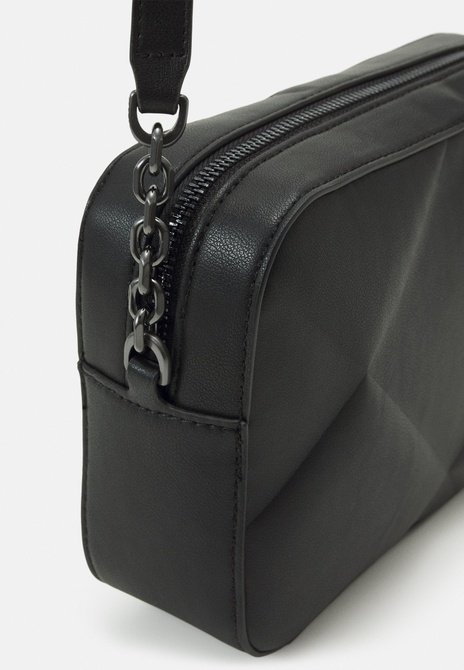 LOCK QUILT Bag - Crossbody Bag BLACK Calvin Klein — Фото, Картинка BAG❤BAG Купить оригинал Украина, Киев, Житомир, Львов, Одесса ❤bag-bag.com.ua