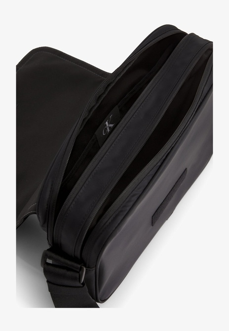 ESSENTIALS F 29 W - Crossbody Bag BLACK Calvin Klein — Фото, Картинка BAG❤BAG Купить оригинал Украина, Киев, Житомир, Львов, Одесса ❤bag-bag.com.ua