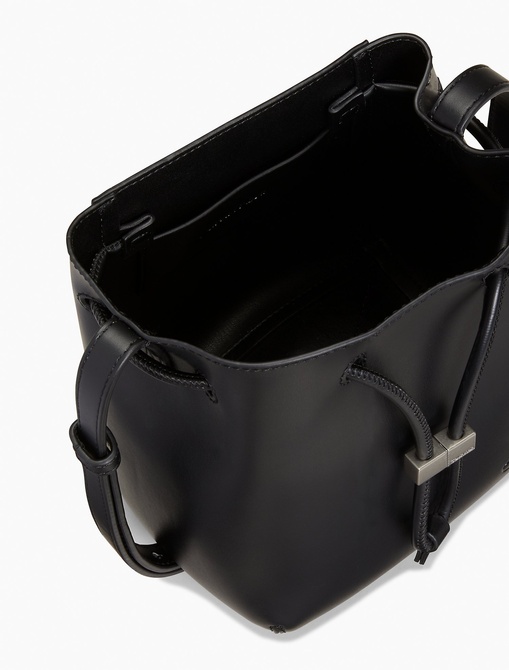 Smooth Faux Leather Bucket Bag BLACK Calvin Klein — Фото, Картинка BAG❤BAG Купить оригинал Украина, Киев, Житомир, Львов, Одесса ❤bag-bag.com.ua