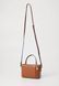Coccinelle Beat Generation Wash Bag Cognac Cognac E5 TFK 55 01 01-W11 &mdash; фото 2 з 4