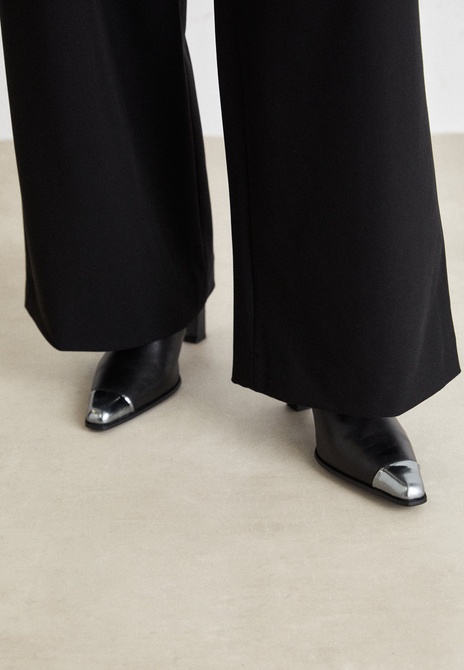 TARAH BOOTIE - Classic ankle boots BLACK HUGO — Фото, Картинка BAG❤BAG Купить оригинал Украина, Киев, Житомир, Львов, Одесса ❤bag-bag.com.ua