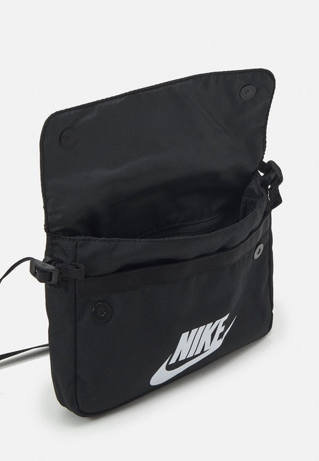 UNISEX - Crossbody Bag BLACK / WHITE Nike — Фото, Картинка BAG❤BAG Купить оригинал Украина, Киев, Житомир, Львов, Одесса ❤bag-bag.com.ua