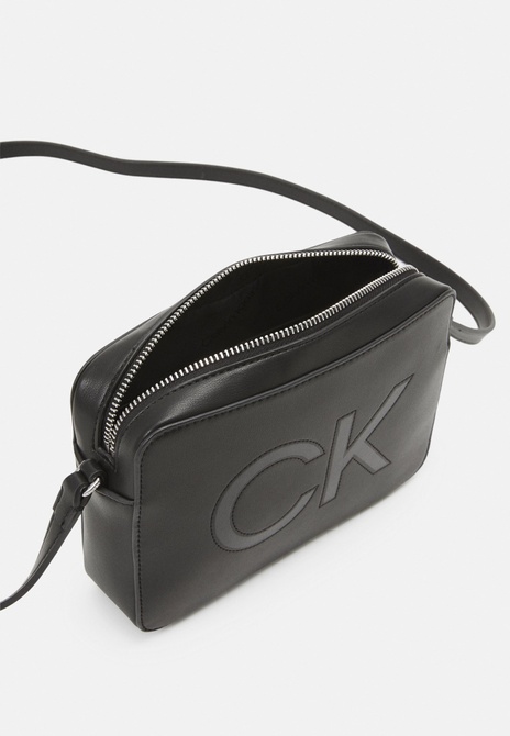 SET CAMERA Bag - Crossbody Bag BLACK Calvin Klein — Фото, Картинка BAG❤BAG Купить оригинал Украина, Киев, Житомир, Львов, Одесса ❤bag-bag.com.ua