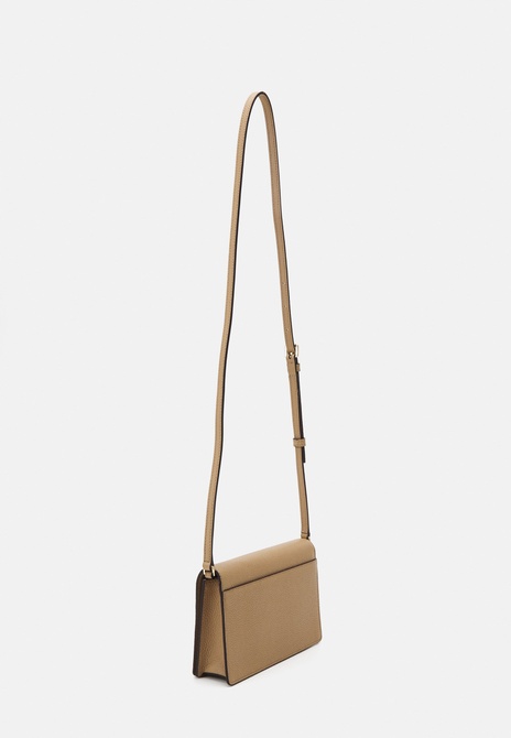 JET SET FLAP XBODY - Crossbody Bag Camel MICHAEL KORS — Фото, Картинка BAG❤BAG Купить оригинал Украина, Киев, Житомир, Львов, Одесса ❤bag-bag.com.ua