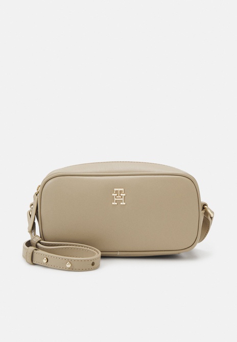 REFINED CAMERA Bag - Crossbody Bag Beige TOMMY HILFIGER — Фото, Картинка BAG❤BAG Купить оригинал Украина, Киев, Житомир, Львов, Одесса ❤bag-bag.com.ua