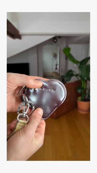 Dr. Martens Heart Purse Unisex Wallet Cherry Red 42516600-CR &mdash; фото 2 из 4