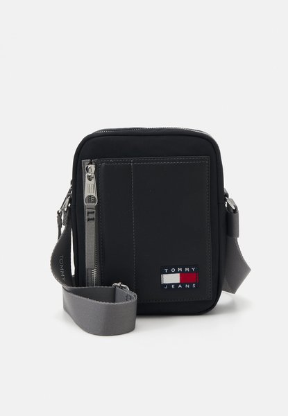 SURPLUS REPORTER UNISEX - Crossbody Bag BLACK TOMMY HILFIGER — Фото, Картинка BAG❤BAG Купить оригинал Украина, Киев, Житомир, Львов, Одесса ❤bag-bag.com.ua