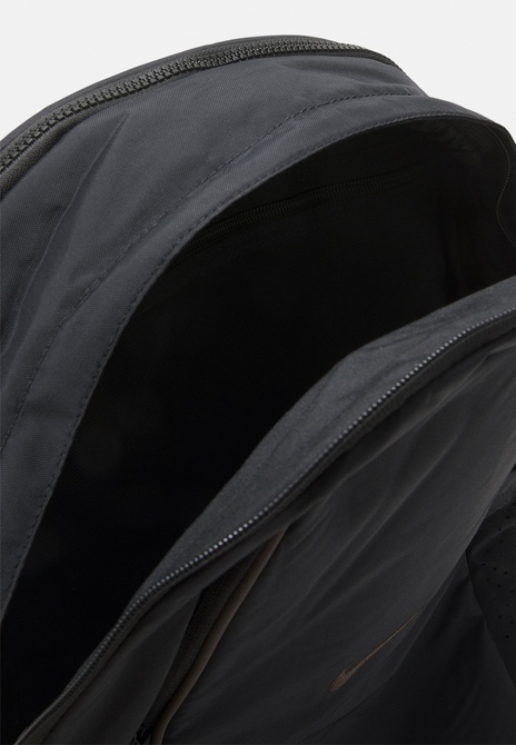 ESSENTIALS - Backpack Black / Ironstone Nike — Фото, Картинка BAG❤BAG Купить оригинал Украина, Киев, Житомир, Львов, Одесса ❤bag-bag.com.ua