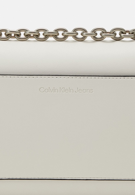 SCULPTED FLAP - Crossbody Bag White / Silver-coloured logo Calvin Klein — Фото, Картинка BAG❤BAG Придбати оригінал Україна, Київ, Житомир, Львів, Одеса ❤bag-bag.com.ua