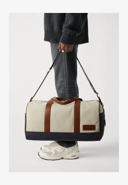 TOMMY HILFIGER Casual Duffle Weekend Bag Beige Beige AM0AM13367 &mdash; фото 1 з 6