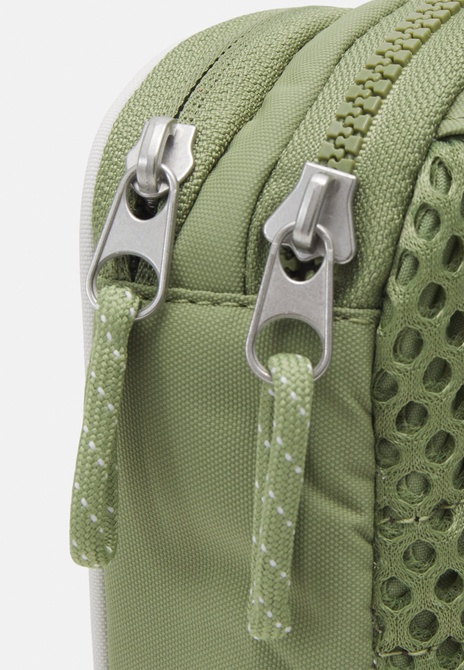 ESSENTIALS UNISEX - Crossbody Bag Phantom Nike — Фото, Картинка BAG❤BAG Купить оригинал Украина, Киев, Житомир, Львов, Одесса ❤bag-bag.com.ua