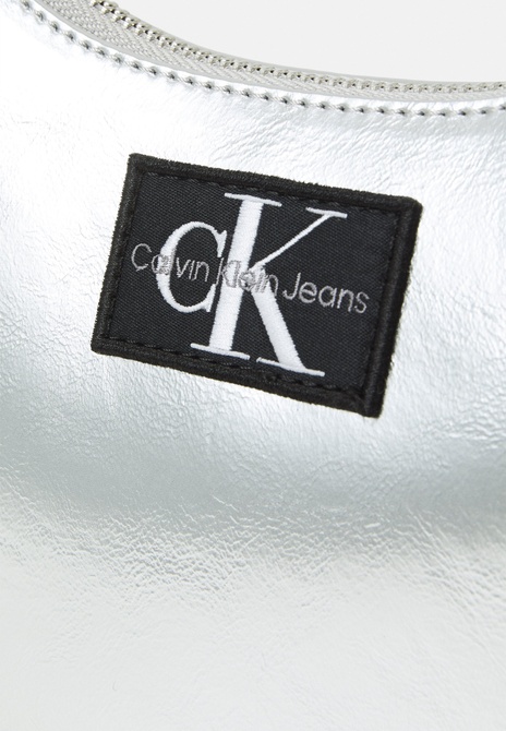 SHINY METALLIC Bag UNISEX - Crossbody Bag SILVER Calvin Klein — Фото, Картинка BAG❤BAG Купить оригинал Украина, Киев, Житомир, Львов, Одесса ❤bag-bag.com.ua