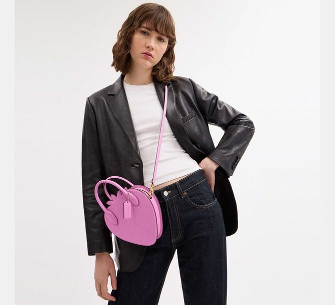 COACH Strawberry Bag In Regenerative Leather Brass / Fuschia CAM57 &mdash; фото 2 из 9