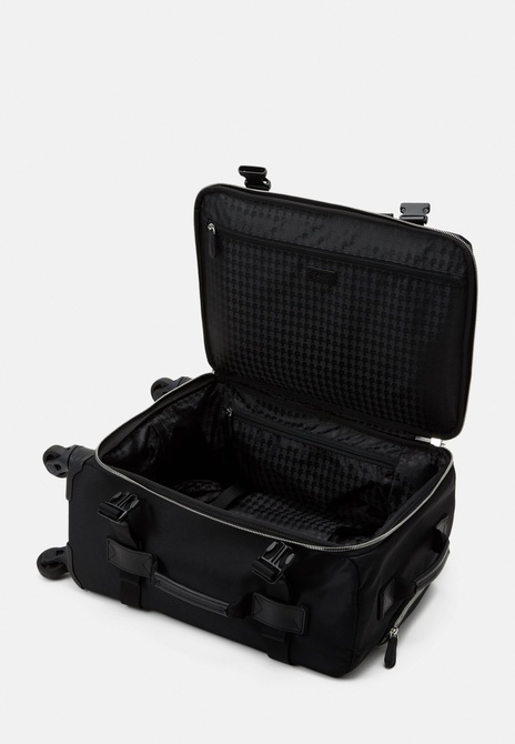 IKONIK 2.0 TROLLEY - Wheeled suitcase BLACK KARL LAGERFELD — Фото, Картинка BAG❤BAG Купить оригинал Украина, Киев, Житомир, Львов, Одесса ❤bag-bag.com.ua