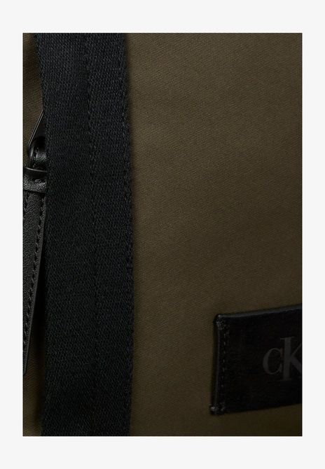 Calvin Klein Unisex Cross Body Bag Deep olive BG147061CK &mdash; фото 5 из 5