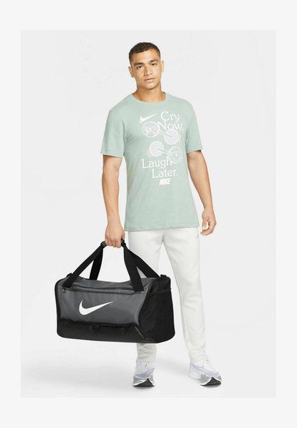 Nike Brasilia 9.5 Sports Bag Grau BG147128NIK &mdash; фото 1 из 9