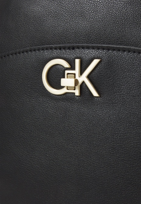 LOCK DOMED BACKPACK - Backpack BLACK Calvin Klein — Фото, Картинка BAG❤BAG Купить оригинал Украина, Киев, Житомир, Львов, Одесса ❤bag-bag.com.ua