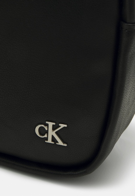 MICRO MONO CHAIN CAMERA Bag - Crossbody Bag BLACK Calvin Klein — Фото, Картинка BAG❤BAG Купить оригинал Украина, Киев, Житомир, Львов, Одесса ❤bag-bag.com.ua