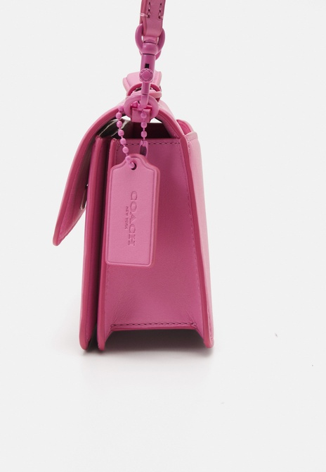 MONOCHROME GLOVETANNED JUNO - Crossbody Bag Vivid pink COACH — Фото, Картинка BAG❤BAG Купить оригинал Украина, Киев, Житомир, Львов, Одесса ❤bag-bag.com.ua