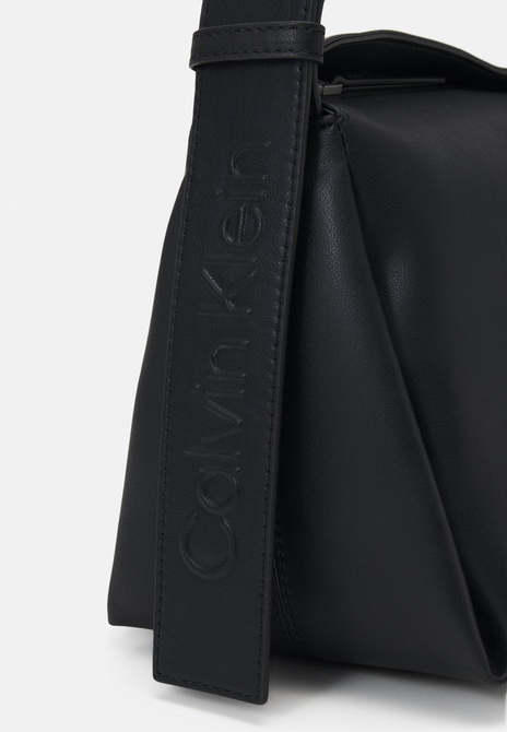 GRACIE SHOULDER Bag - Handbag BLACK Calvin Klein — Фото, Картинка BAG❤BAG Купить оригинал Украина, Киев, Житомир, Львов, Одесса ❤bag-bag.com.ua