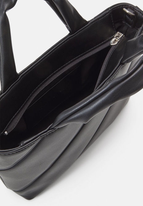 MICRO TOTE - Handbag BLACK Calvin Klein — Фото, Картинка BAG❤BAG Купить оригинал Украина, Киев, Житомир, Львов, Одесса ❤bag-bag.com.ua