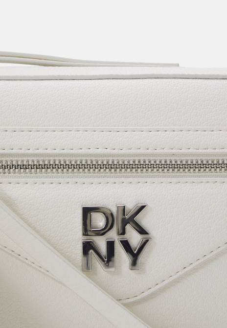 GREENPOINT CAMERA Bag - Handbag WHITE DKNY — Фото, Картинка BAG❤BAG Купить оригинал Украина, Киев, Житомир, Львов, Одесса ❤bag-bag.com.ua