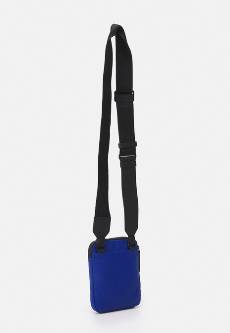 THUNDER PHONE HOLDER UNISEX - Crossbody Bag Dark Blue BOSS — Фото, Картинка BAG❤BAG Купить оригинал Украина, Киев, Житомир, Львов, Одесса ❤bag-bag.com.ua
