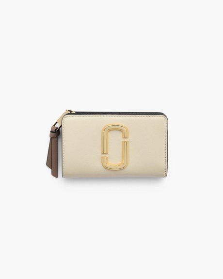MARC JACOBS The Snapshot Compact Wallet CLOUD WHITE / MULTI 2P6SMP020S01 &mdash; фото 1 из 4