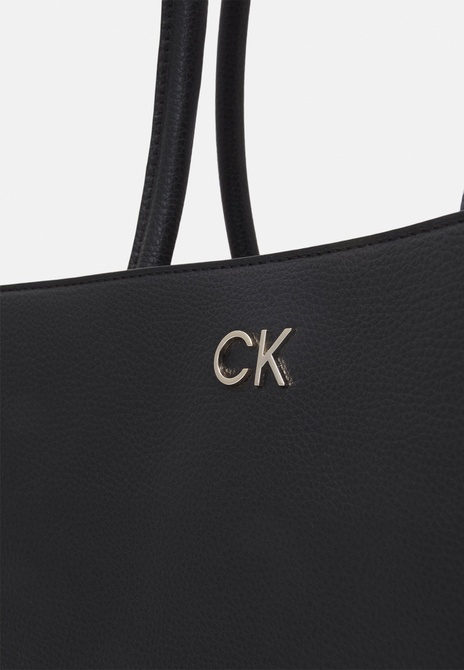 RE LOCK - Handbag BLACK Calvin Klein — Фото, Картинка BAG❤BAG Купить оригинал Украина, Киев, Житомир, Львов, Одесса ❤bag-bag.com.ua