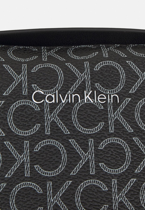 MUST CAMERA Bag UNISEX - Crossbody Bag - black BLACK Calvin Klein — Фото, Картинка BAG❤BAG Купить оригинал Украина, Киев, Житомир, Львов, Одесса ❤bag-bag.com.ua