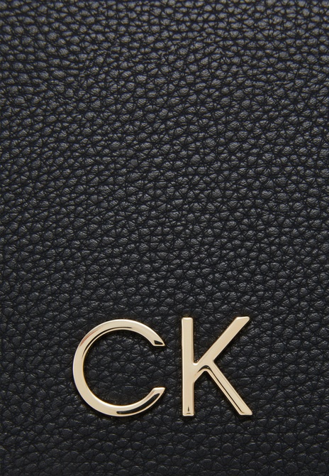 RELOCK SHOULDER Bag FLAP - Handbag BLACK Calvin Klein — Фото, Картинка BAG❤BAG Купить оригинал Украина, Киев, Житомир, Львов, Одесса ❤bag-bag.com.ua