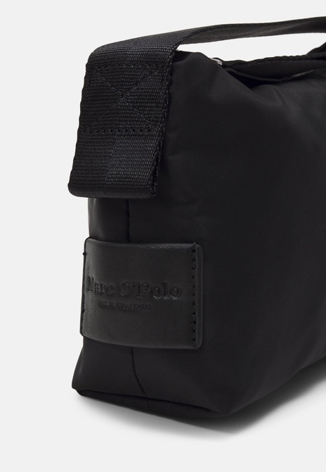 ERLINA - Crossbody Bag BLACK Marc O'Polo — Фото, Картинка BAG❤BAG Купить оригинал Украина, Киев, Житомир, Львов, Одесса ❤bag-bag.com.ua