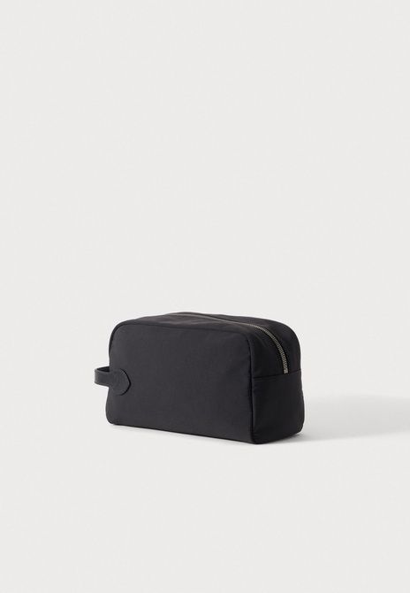 Armani Beauty Case Wash Bag BLACK EM007035 AF28742-UC001 &mdash; фото 3 из 5