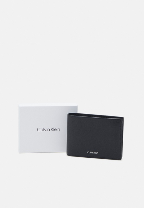 MEDIAN TRIFOLD UNISEX - Wallet BLACK Calvin Klein — Фото, Картинка BAG❤BAG Придбати оригінал Україна, Київ, Житомир, Львів, Одеса ❤bag-bag.com.ua