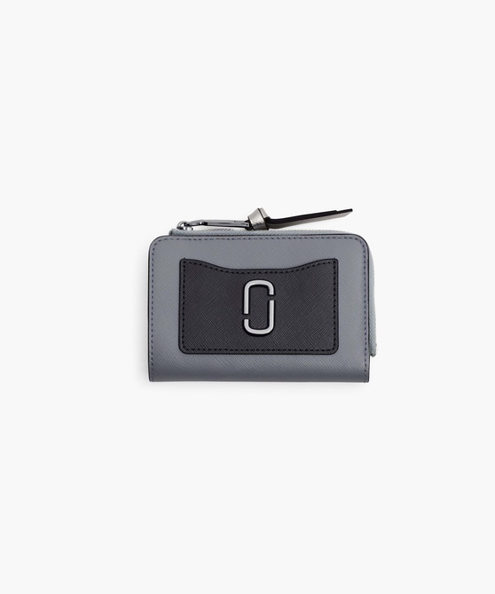 The Utility Snapshot Slim Bifold Wallet WOLF GREY MULTI MARC JACOBS — Фото, Картинка BAG❤BAG Купить оригинал Украина, Киев, Житомир, Львов, Одесса ❤bag-bag.com.ua