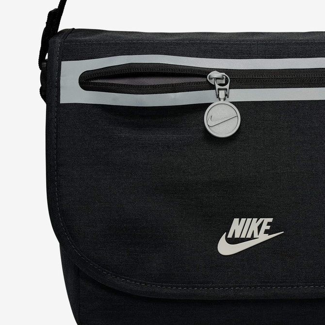 Nike Futura Messenger Lunch Tote (7.5L) BLACK 9A3130-023 &mdash; фото 8 из 10
