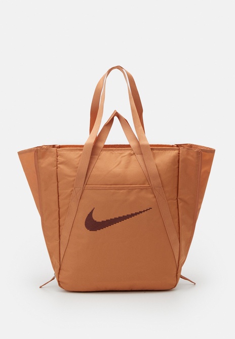 GYM TOTE - Sports Bag Amber brown / Night maroon Nike — Фото, Картинка BAG❤BAG Купить оригинал Украина, Киев, Житомир, Львов, Одесса ❤bag-bag.com.ua