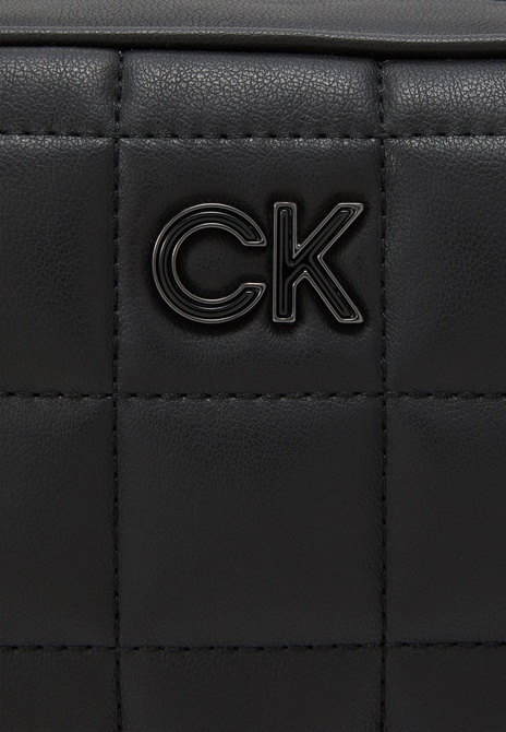 RELOCK QUILT CAMERA - Crossbody Bag BLACK Calvin Klein — Фото, Картинка BAG❤BAG Купить оригинал Украина, Киев, Житомир, Львов, Одесса ❤bag-bag.com.ua