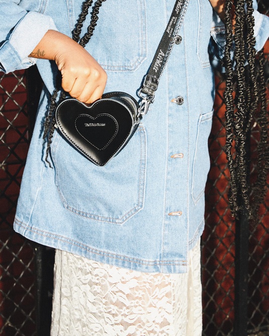 Mini Heart Shaped Leather Bag Black Kiev+Patent Lamper Dr. Martens — Фото, Картинка BAG❤BAG Купить оригинал Украина, Киев, Житомир, Львов, Одесса ❤bag-bag.com.ua